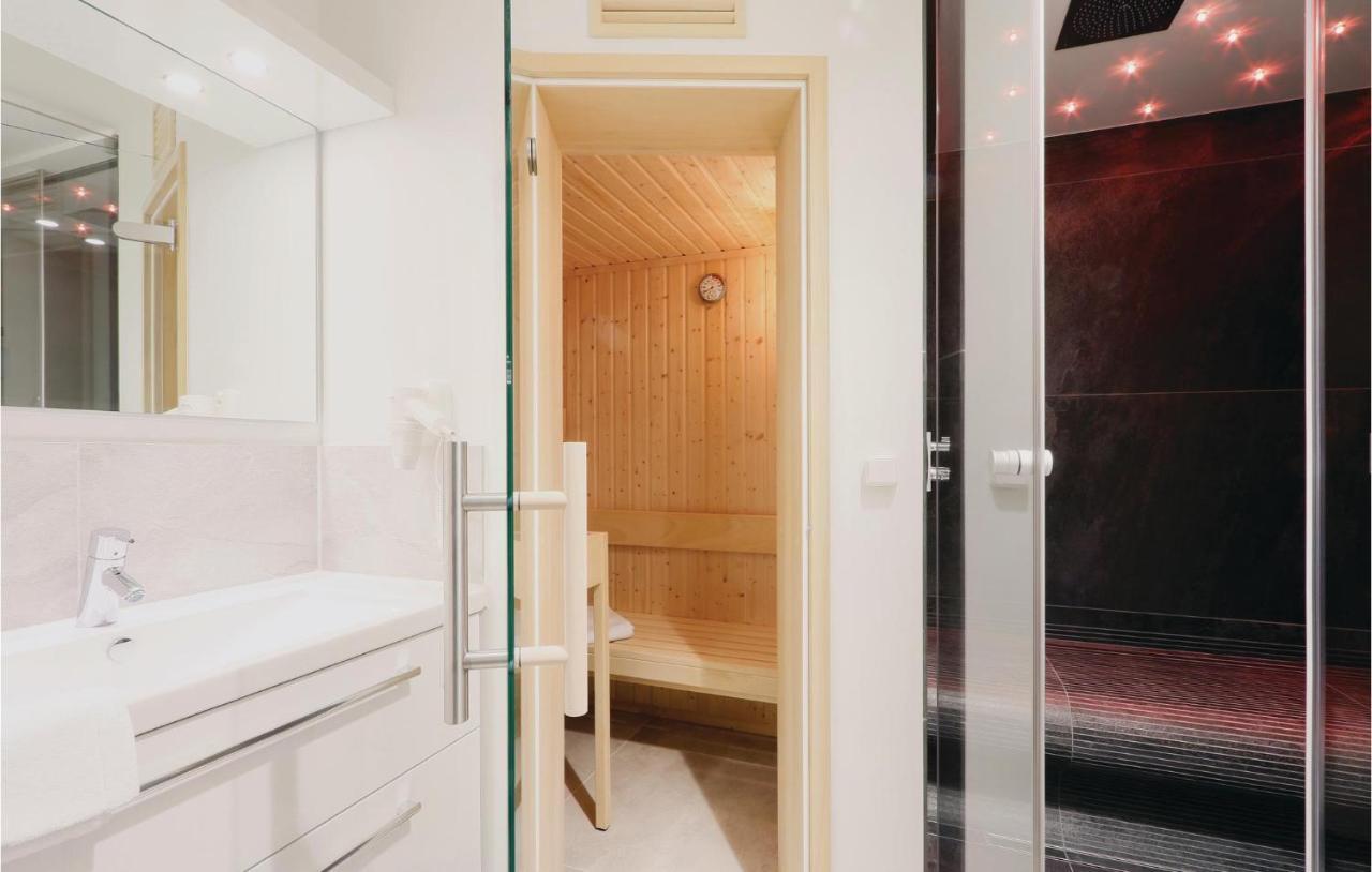Stunning Apartment In Luebeck Travemuende With Wifi 외부 사진
